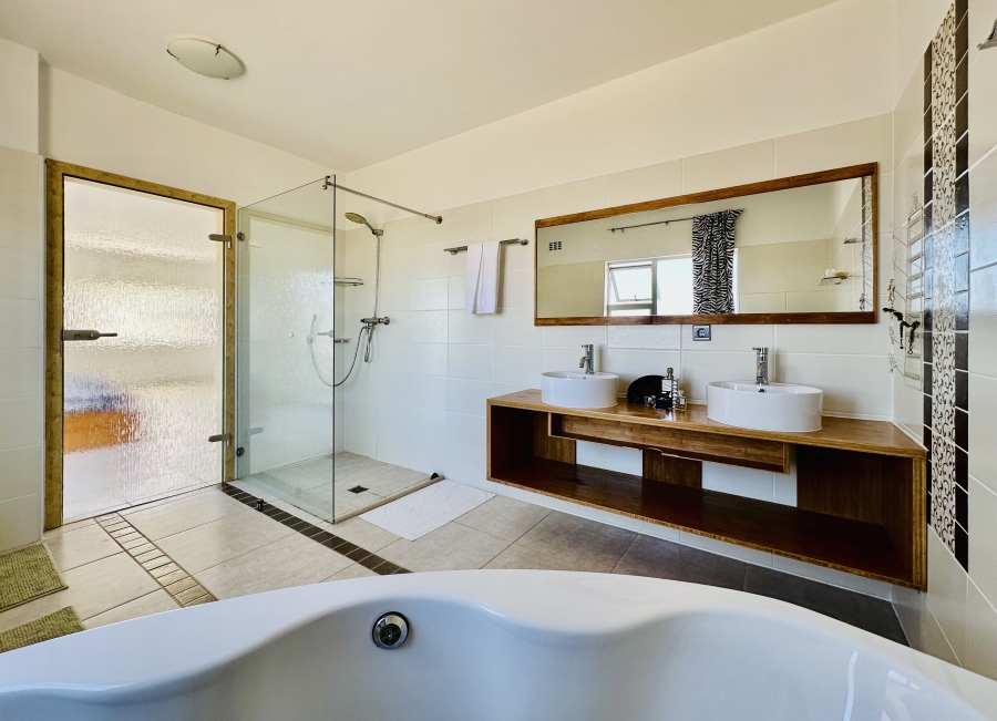 5 Bedroom Property for Sale in Vermont Western Cape